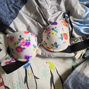 (SOLD) Victorias Secret Pink Florial Bra